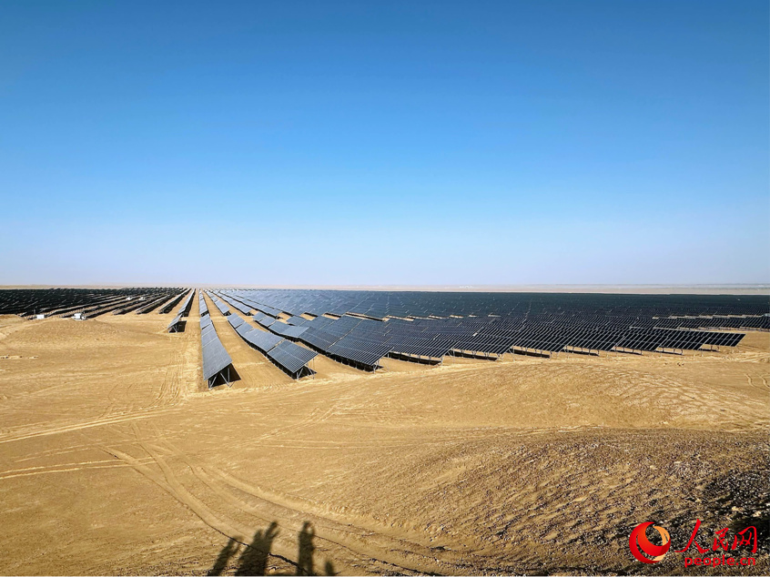 大唐十四师昆玉100万千瓦光伏基地。人民网记者 杨睿摄 大唐十四师昆玉100万千瓦光伏基地。人民网记者 杨睿摄